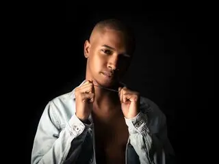TylerBrow enregistre sex webcam
